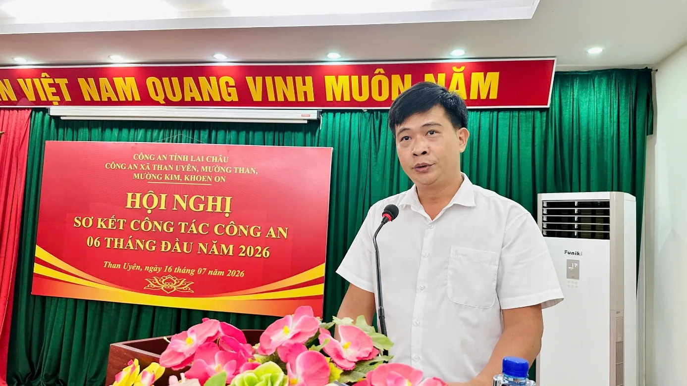 Đ/c Vũ Văn Nội - Phó Bí thư Đảng ủy, Chủ tịch UBND xã Mường Kim thay mặt Thường trực Đảng ủy 04 xã phát biểu tại Hội nghị