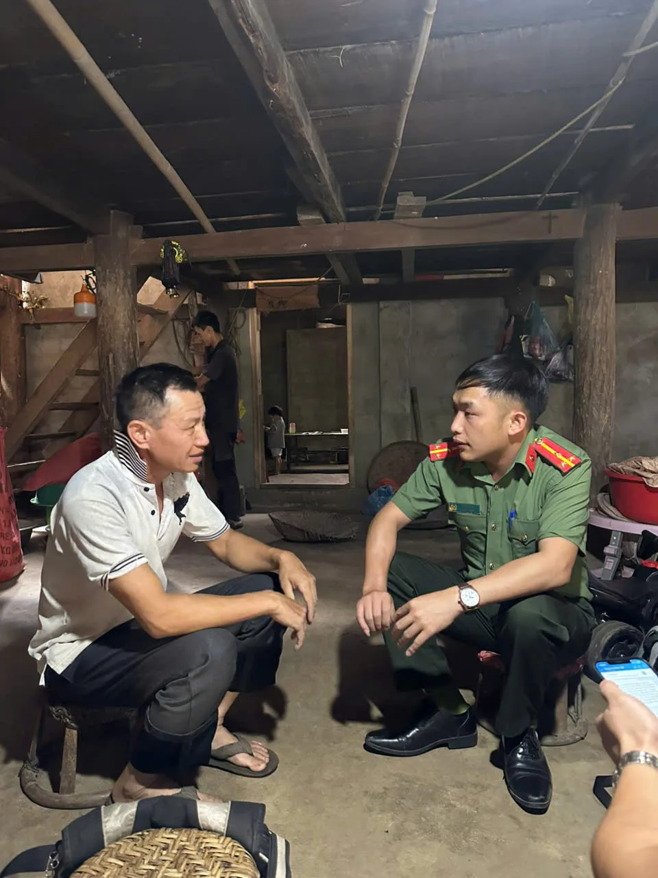 Gặp mặt, trao tặng quà cho nhóm người yếu thế trên địa bàn
