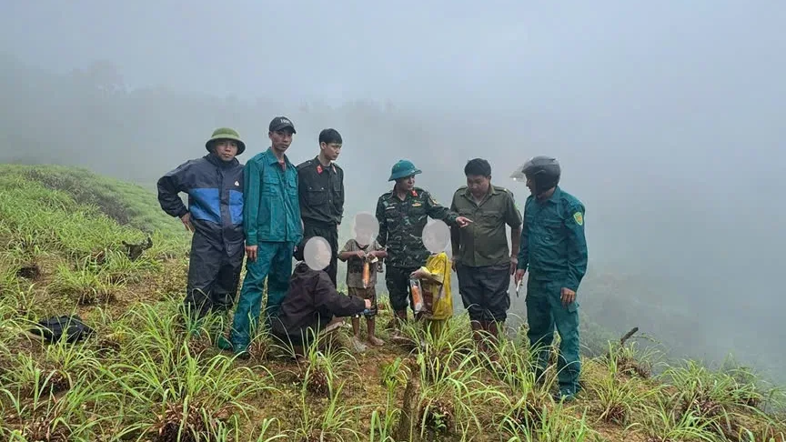 02 cháu bé được tìm thấy tại vị trí lán nương cách nhà khoảng 11km