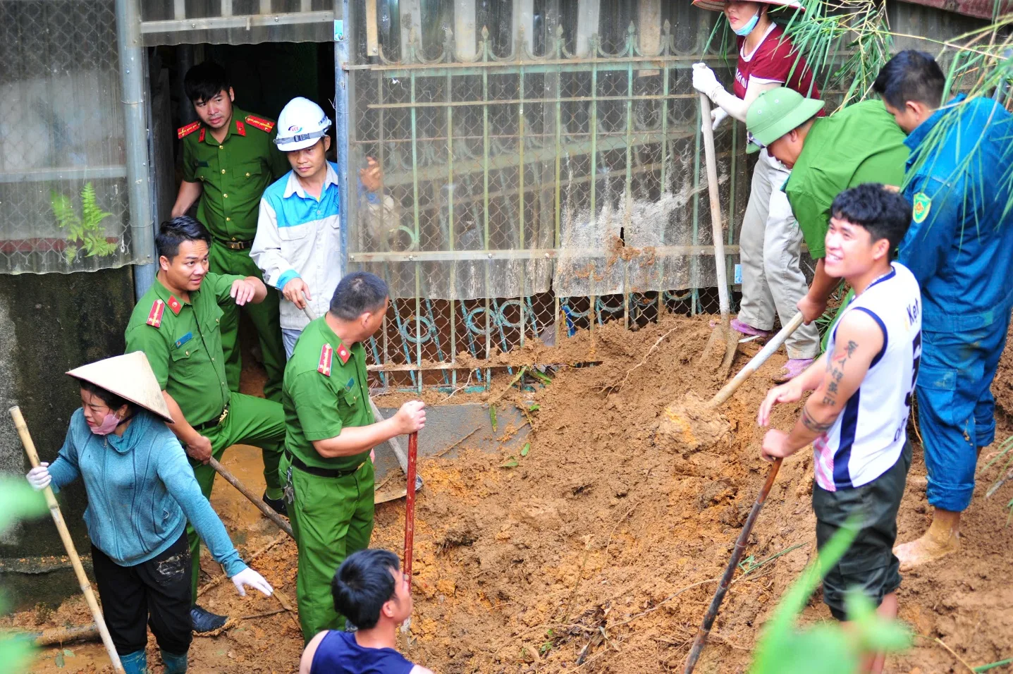 C:\Users\bumnu\OneDrive\Desktop\Lý Long\Viết tin bài\Tin bài tháng 20.7\1784535197880_2275211038855602616_6007907933072137803_0ec784cf6ecd4001f262d3009bf13f95.jpg