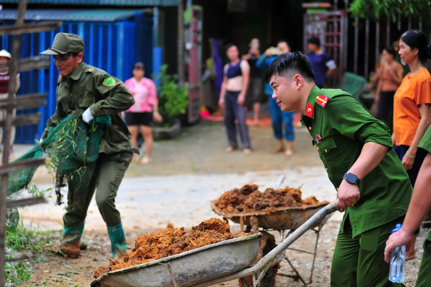 C:\Users\bumnu\OneDrive\Desktop\Lý Long\Viết tin bài\Tin bài tháng 20.7\1784535305698_2275211038855602616_6007907933072137803_799a51e8e161a46395e925f9f0011cd0.jpg