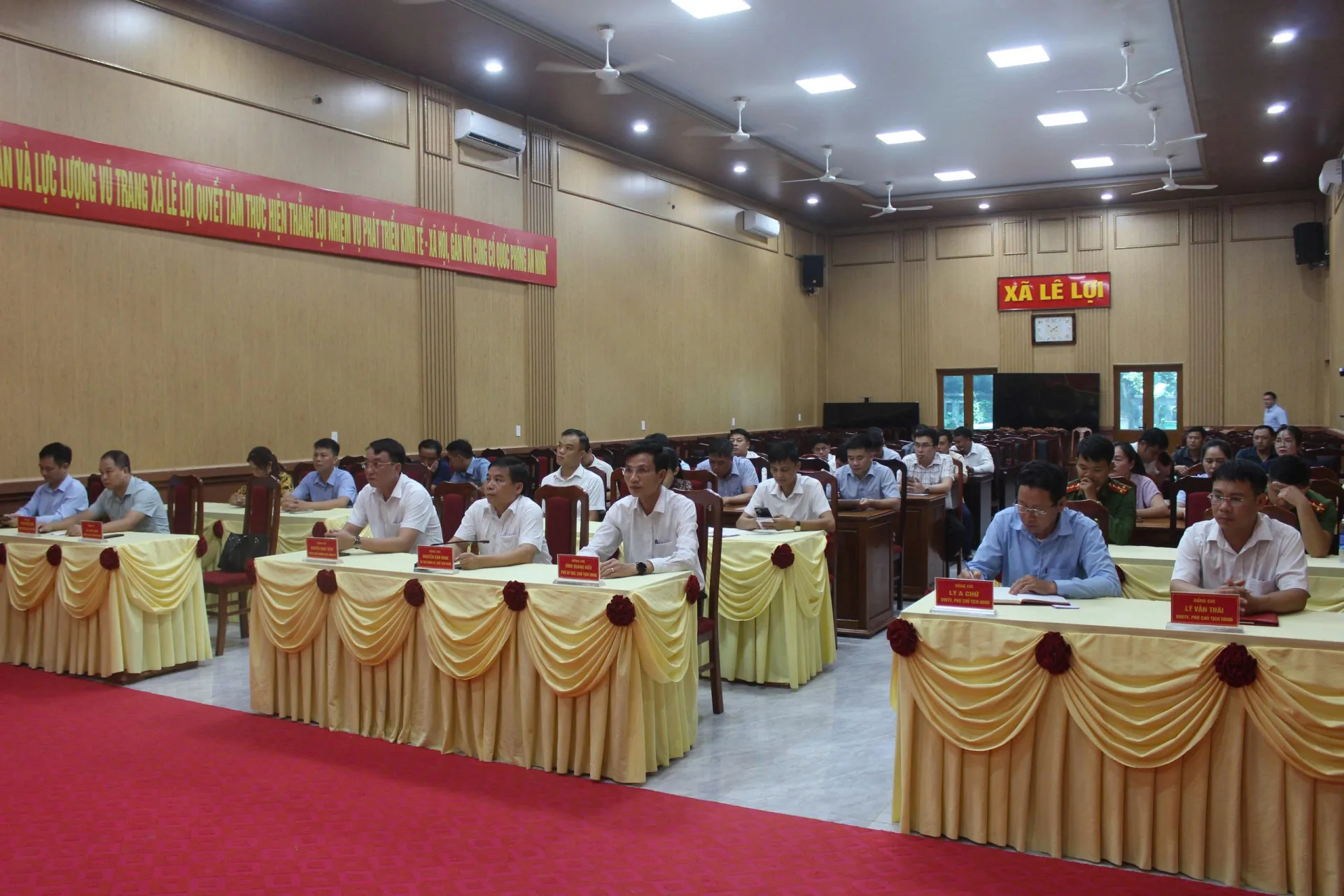 Công an xã Lê Lợi tham gia Lễ phát động vận động hỗ trợ Nhân dân bị ảnh hưởng do thiên tai trên địa bàn tỉnh .