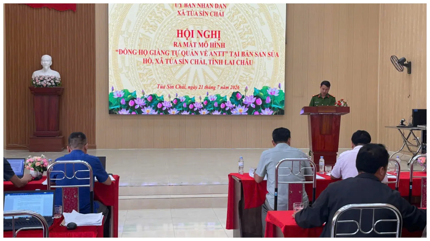 Lãnh đạo Công an xã báo cáo kết quả khảo sát, đề xuất xây dựng mô hình và thông qua quy chế hoạt động của mô hình