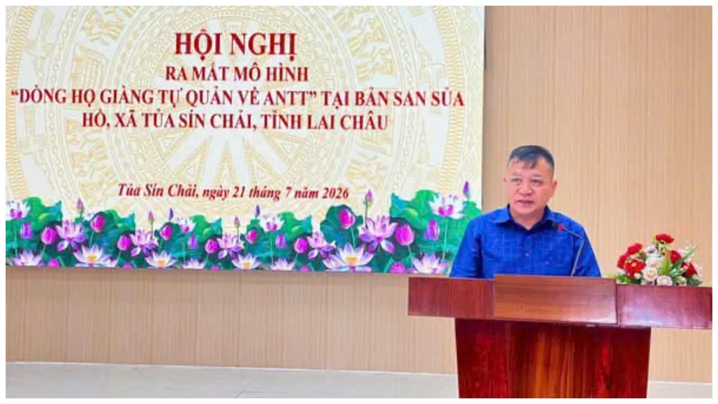 Đồng chí Chủ tịch UBND xã phát biểu tại Hội nghị
