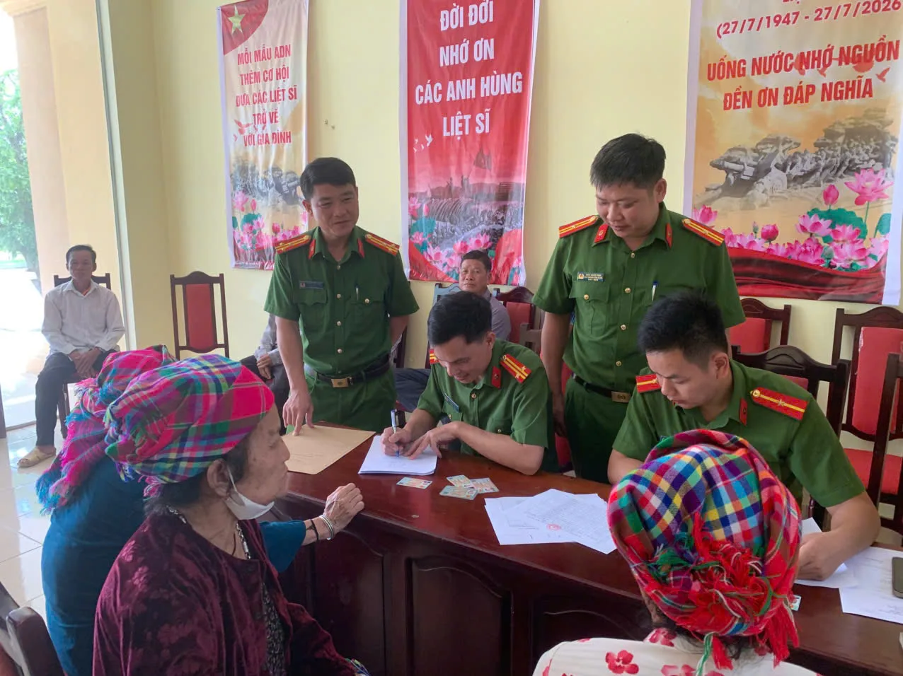 C:\Users\CA\Desktop\năm 2026. máy phụ\Tập ảnh viết tin bài 2026\ảnh lấy AND thân nhân liệt sĩ\1784947043557_2296293535666376248_8668583533119732650_6fc9ae6c8b6e002852b64c258c1d0585.jpg