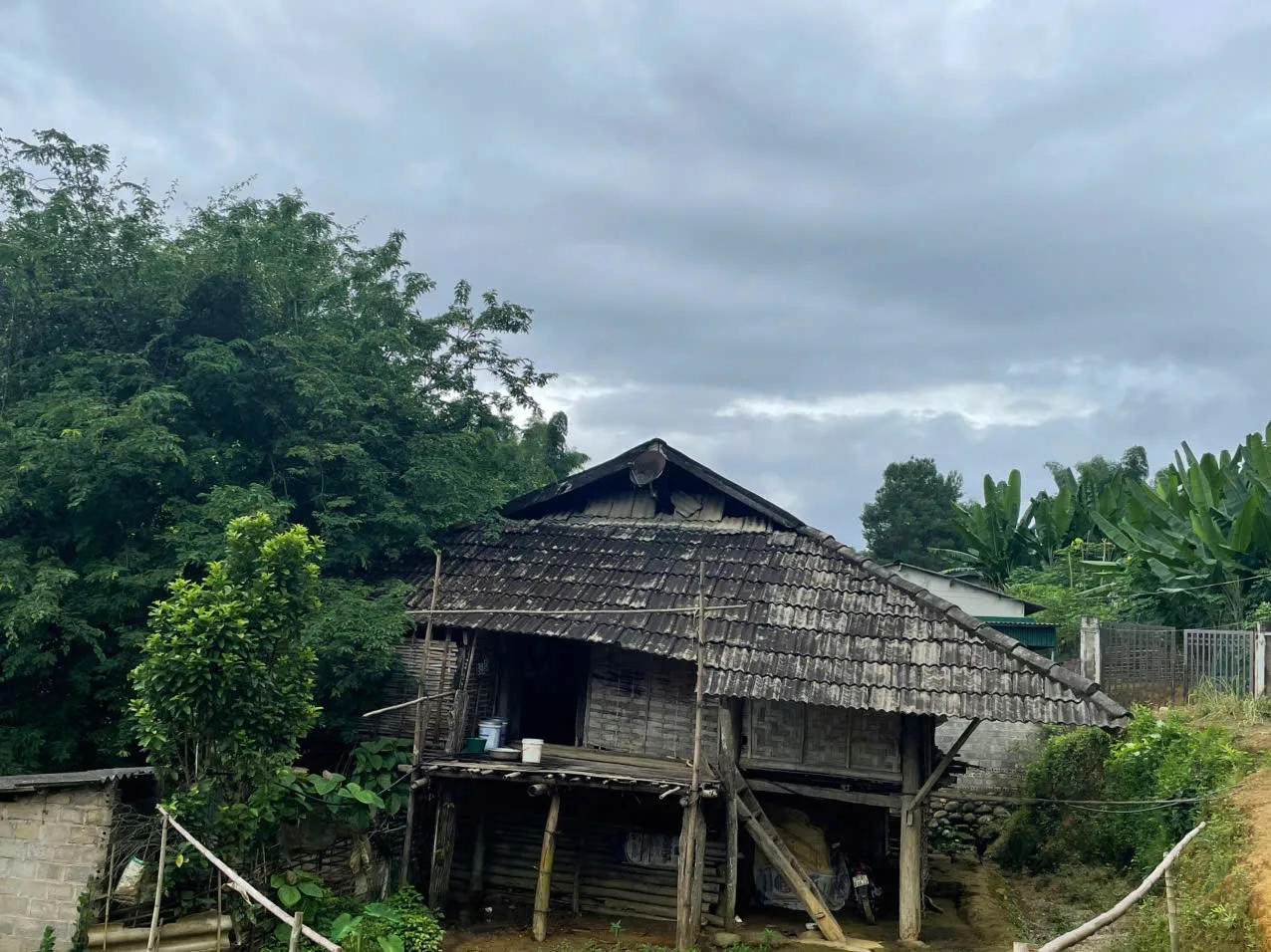 Tân Uyên: Thăm, tặng quà thân nhân liệt sĩ nhân kỷ niệm 79 năm Ngày Thương binh - Liệt sĩ.