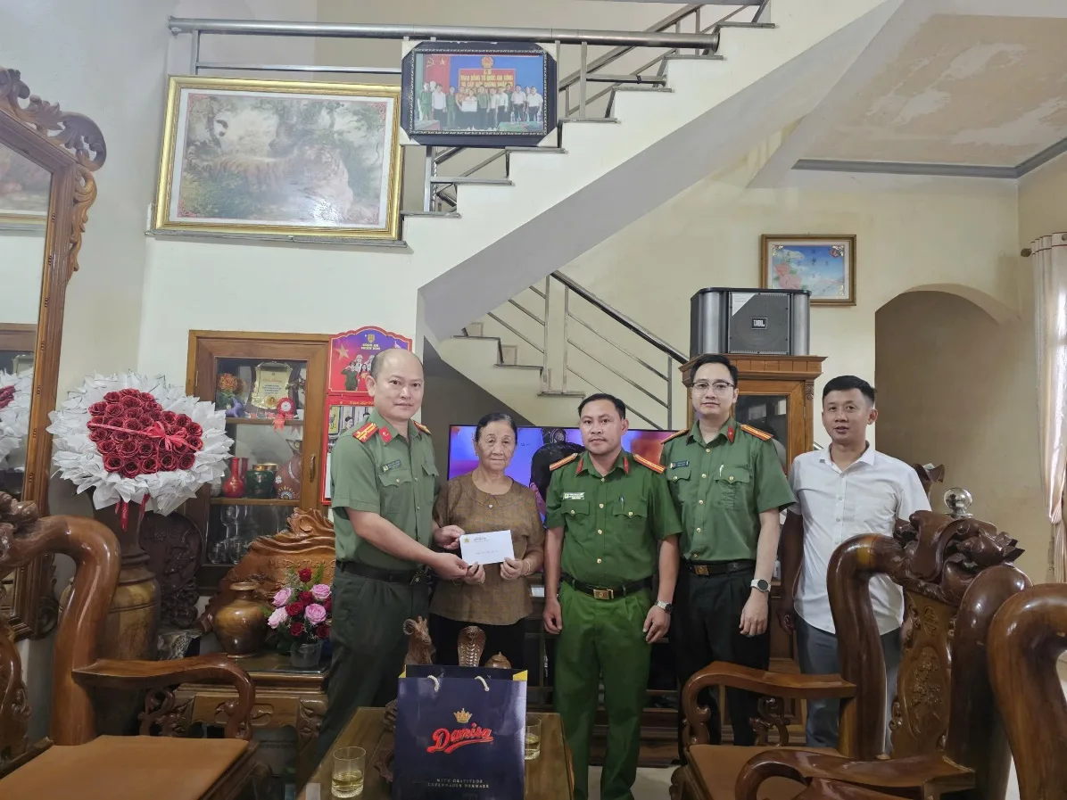Hoạt động tri ân, tặng quà thương binh, gia đình Liệt sĩ