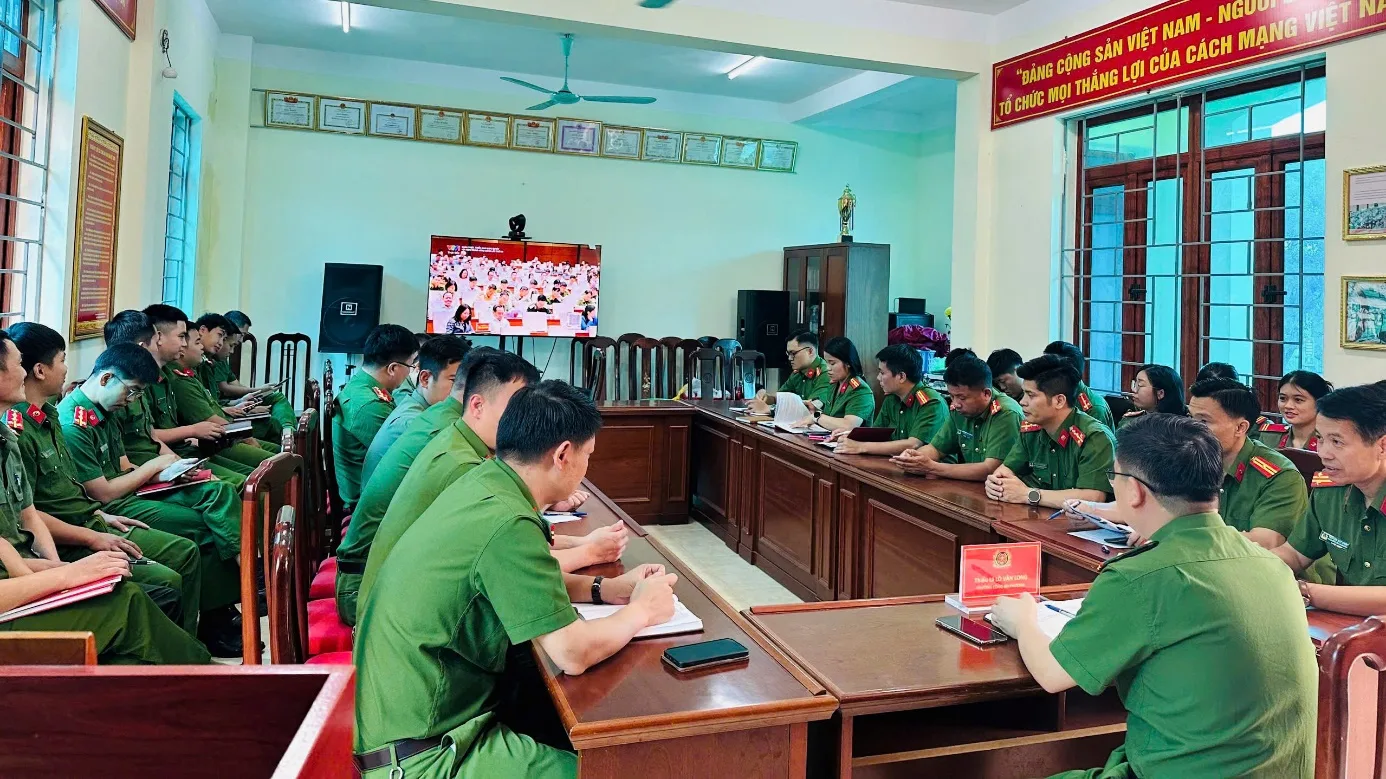 Công an phường Đoàn Kết tham dự Hội nghị học tập, quán triệt Nghị quyết Trung ương Đảng khóa XIV