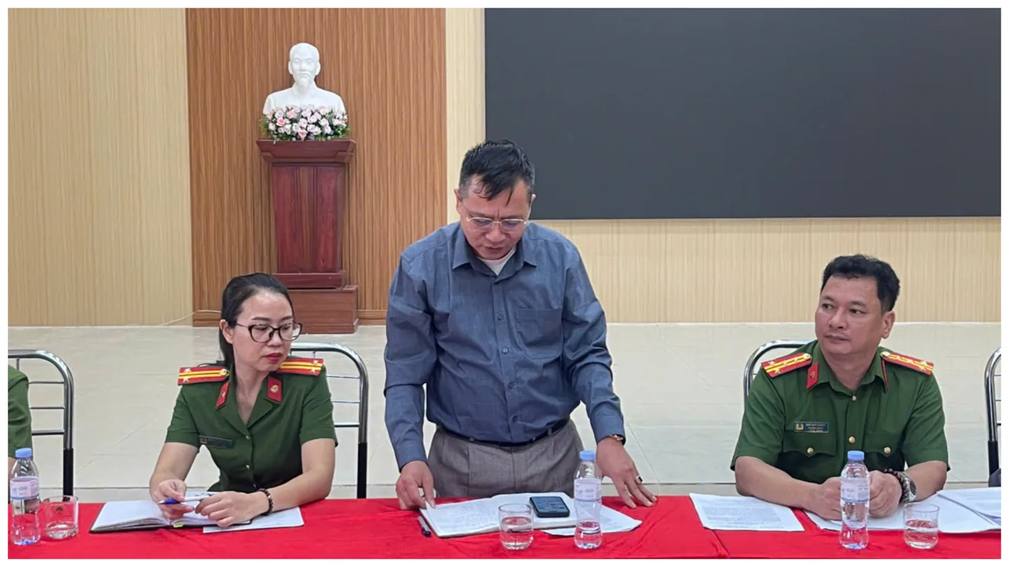 Đồng chí Nguyễn Văn Chính – Chủ tịch UBND xã báo cáo tại buổi làm việc
