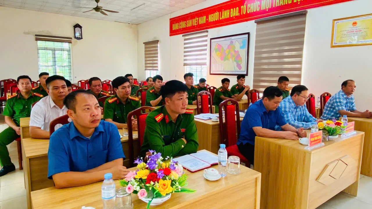 Công an xã Tả Lèng tổ chức Lễ công bố quyết định của Giám đốc Công an tỉnh về công tác cán bộ.