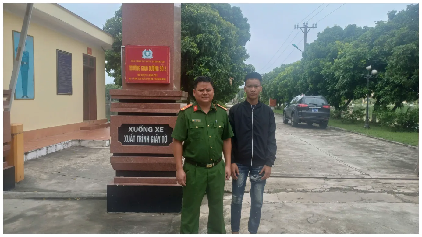 Công an xã Bình Lư tổ chức thi hành quyết định, đưa Quàng Văn Sơn vào Trường Giáo dưỡng số 2 - Bộ Công an.