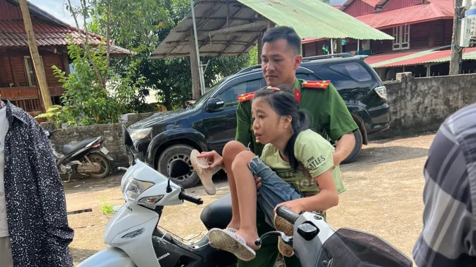Pu Sam Cáp: Tích cực phối hợp hỗ trợ người yếu thế khám sức khỏe, đẩy mạnh kích hoạt định danh điện tử