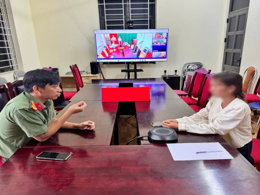Công an xã Than Uyên giáo dục trường hợp đăng tải thông tin chưa được kiểm chứng trên mạng xã hội